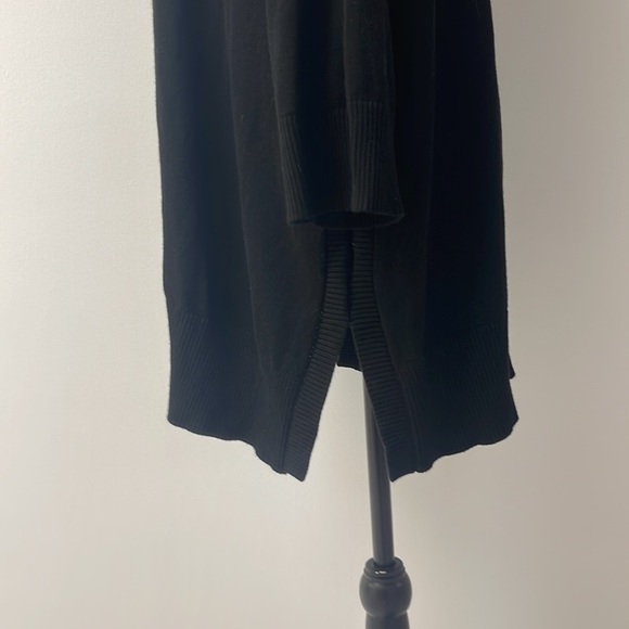 In good used condition Woman’s Cable & Gauge sweater. Size is 2X. - Picture 11 of 16